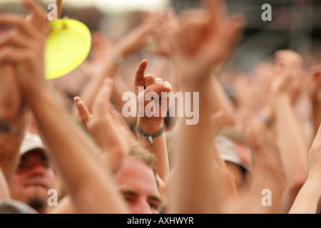 Hände auf ein Festival namens Southside Neuhausen Ob Eck Deutschland jubeln Stockfoto