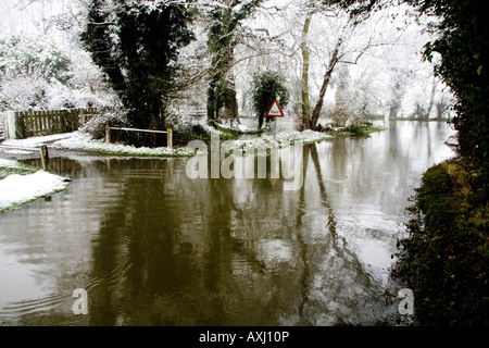 Shotesham St Mary Ford im Winter Flut Stockfoto