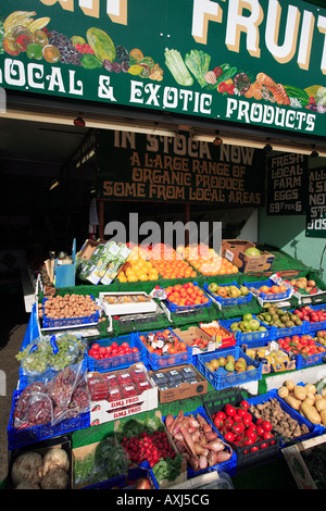 Vereinigtes Königreich Essex Leigh am Meer ein Obst-und Gemüsehändler frisches Obst anzeigen Stockfoto