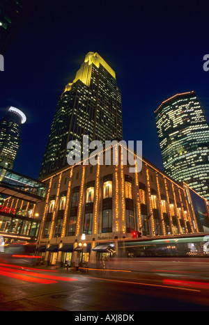 CAPELLA TURM, WELLS FARGO CENTER UND IDS TURM AUS NICOLLET MALL IN MINNEAPOLIS, MINNESOTA IN DEN WINTERMONATEN FERIENZEIT. Stockfoto