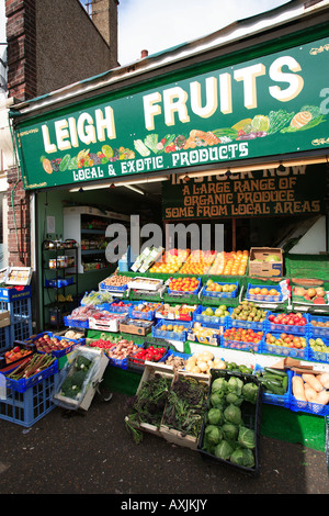 Vereinigtes Königreich Essex Leigh am Meer ein Obst-und Gemüsehändler frisches Obst anzeigen Stockfoto