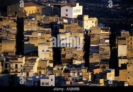 Wohnimmobilien, Carini, in der Provinz von Palermo, Sizilien, Italien. Stockfoto