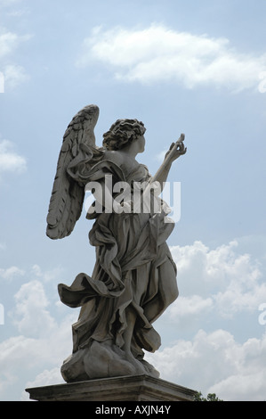 Engel mit der Lanze, Statue am Ponte Sant'Angelo, Rom Stockfoto