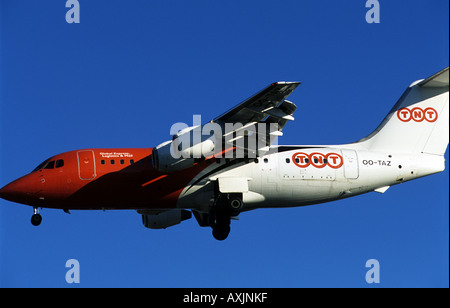 BAE Systeme 146 Flugzeuge betrieben von TNT Logistics landet auf dem Palermo internationaler Flughafen, Sizilien, Italien. Stockfoto