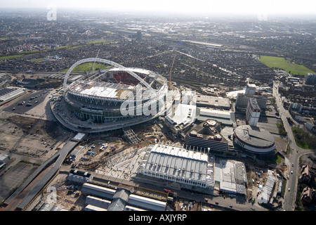 Hohen Niveau schrägen Luftbild südöstlich von Wembley Stadion London HA9 England UK Feb 2006 Stockfoto