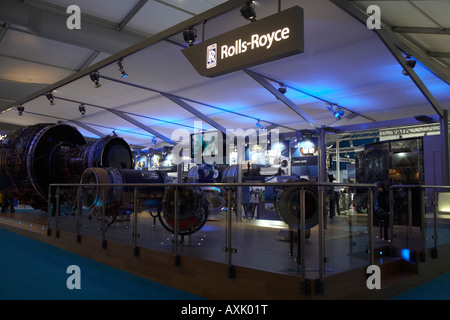 Rolls-Royce Ausstellung Display Messestand auf der Farnborough International Airshow Juli 2006 Rolls-Royce-Triebwerken und Logo-Schild Stockfoto