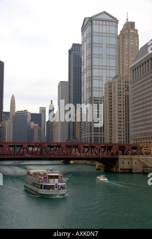 Schifffahrt auf dem Fluss Chicago in Chicago Illinois Stockfoto