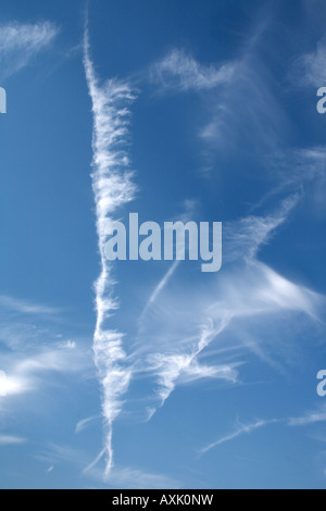 Wolken-Bildung nach Farnborough International Airshow Juli 2006 Stockfoto