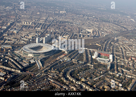 Hohen Niveau schrägen Luftbild Norden westlich von Arsenal Football Club Emirates und Highbury Stadien London N7 N5 England UK Stockfoto