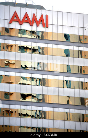 Absract architektonische Bild der AAMI Bürogebäude Reflexion Detail im Abendlicht Brisbane Queensland QLD Australien Stockfoto