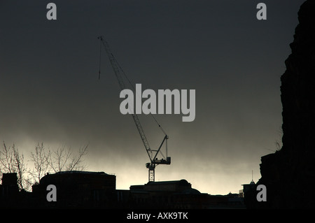 Regenwolken über eine Skyline von Edinburgh Stockfoto