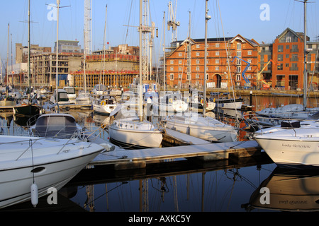 Regeneration der Wet Dock und Neptun Kai an einem frostigen Morgen auf dem River Orwell Ipswich Suffolk UK Stockfoto