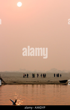 Sonnenuntergang auf den Ganges in Varanasi, Indien Stockfoto