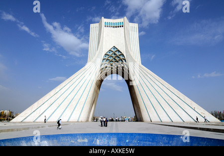 Das Azadi-Monument ist ein bedeutendes architektonisches Wahrzeichen, gebaut von der ehemaligen Schah-Regimes, befindet sich im westlichen Teheran, Iran Stockfoto