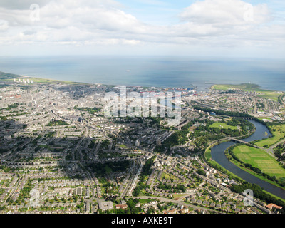 Eine Luftaufnahme von Aberdeen mit dem Fluss Dee und Nordsee Stockfoto