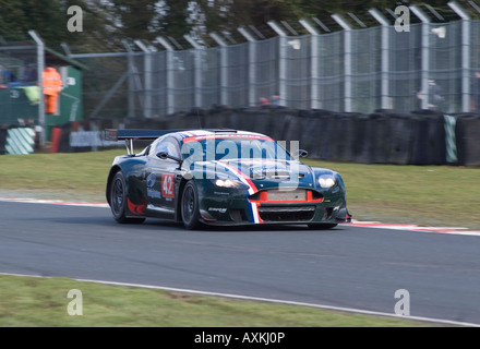 Aston Martin DBRS9 Sport-Rennwagen in der britischen GT-Meisterschaft in Oulton Park Motor Racing Circuit Cheshire England UK Stockfoto