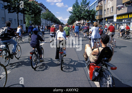 Berlin-Radfahrer in der Stadt s jährlichen Fahrrad Demonstration teilnehmen Stockfoto