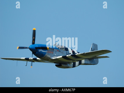 Alte Kämpfer North American P - 51C Mustang während französische Oldtimer Flugschau in La Ferte Alais, Frankreich Stockfoto