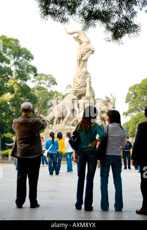 China Guangzhou Kanton Yuexiu Park 5 rammt statue Stockfoto