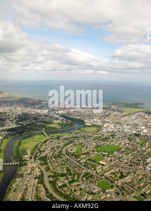 Eine Luftaufnahme von Aberdeen mit dem Fluss Dee und Nordsee Stockfoto