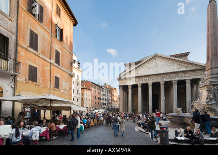 Bürgersteig Restaurant und das Pantheon, Piazza della Rotonda, Altstadt, Rom, Italien Stockfoto