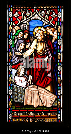 Glasfenster, die Jesus heilte die Kranken, Charlecote Kirche, Warwickshire, England Stockfoto