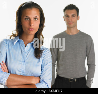 Studioaufnahme des Paares mit Frau im Vordergrund Stockfoto