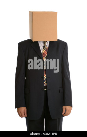Eine anonyme Geschäftsmann mit einer Box auf dem Kopf verbirgt seine Identität isoliert auf weißem Hintergrund Stockfoto