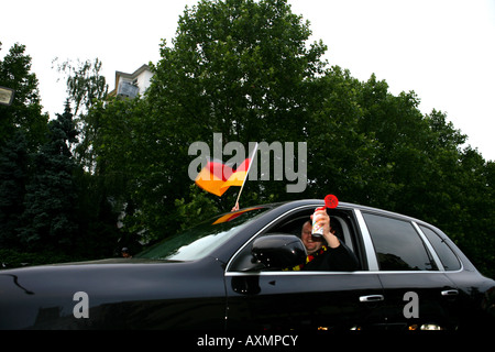 Nachdem das Spiel Deutschland gegen Argentinien Fans auf dem Kudamm in Berlin Stockfoto