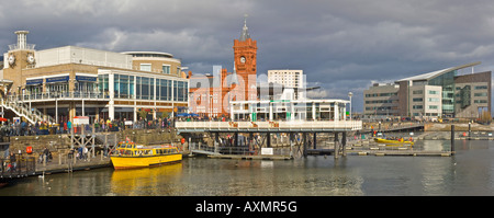 2 Bild Stich Panorama von Mermaid Quay in Cardiff Bay - eine regenerierte kommerzialisierten Gebiet südlich von Cardiff. Stockfoto