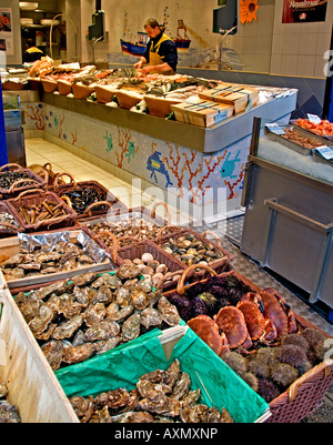 Poissonnerie Quoniam Fischhändler Rue Mouffetard in Paris Französisch Stockfoto