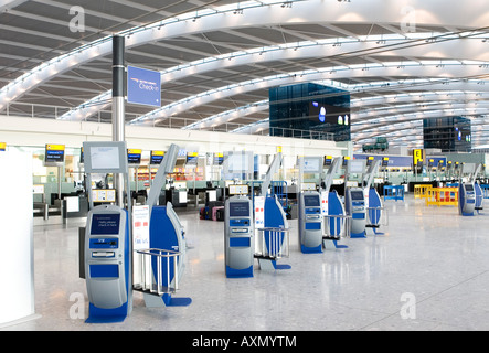 Terminal 5 Heathrow Flughafen Abflug Check-in-Bereich Stockfoto