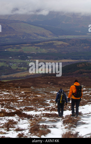 Wanderer Bergsteigen auf den Ben Nevis Bergkette in den Southern Highlands von Schottland 13 03 2008 Stockfoto