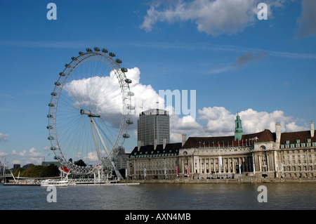 London Eye, London Aquarium und County Hall, Blick vom Westminster Bridge, London UK Stockfoto