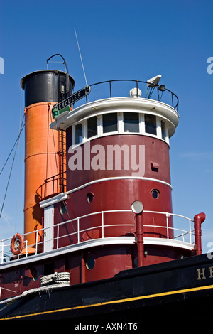 Brücke von einem Schlepper Stockfoto