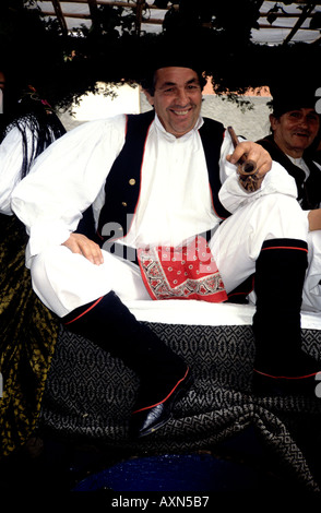 Kostümierte Menschen vor Ort auf dem spektakulären bunte jährliche Festival of Saint Ephisio bei Cagliari auf Sardinien, Italien Stockfoto