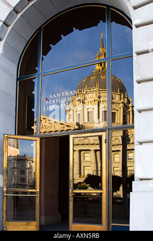 San Francisco City Hall Reflexionen Stockfoto