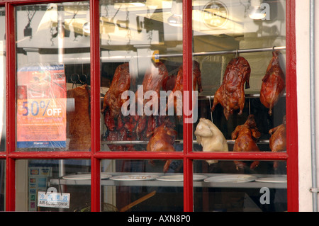 Gebratene Enten im chinesischen Restaurant Fenster in London Chinatown Stockfoto