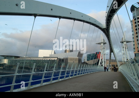 Lowery Manchester Kanal Fluss Brücke Büros Geschäft urbane moderne Sanford Kai Zentrum Fluss Abend Lichtreflexion Wasser wate Stockfoto