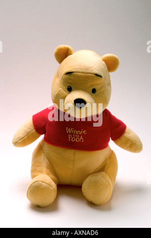 Winnie The Pooh Teddybär Puppe Stofftier Tier kuscheliges Spielzeug Symbol Symbol Kindheit Stockfoto