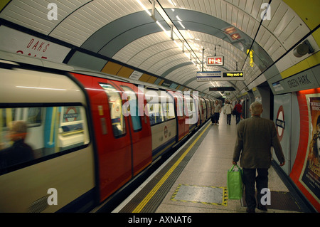 U-Bahnstation Green Park in London, Großbritannien Stockfoto