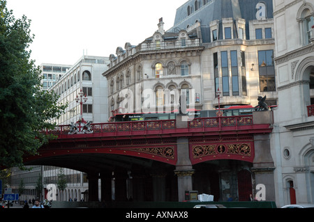 Holborn Viaduct Brücke über Farringdon Road in London, Großbritannien Stockfoto