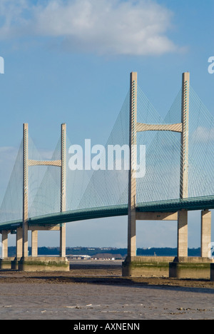 Vertikale Ansicht des Zweiten Severn Bridge [ail groesfan Hafren] aka der Prinz von Wales Brücke (Pont Tywysog Cymru) Überschreiten der Severn Estuary. Stockfoto