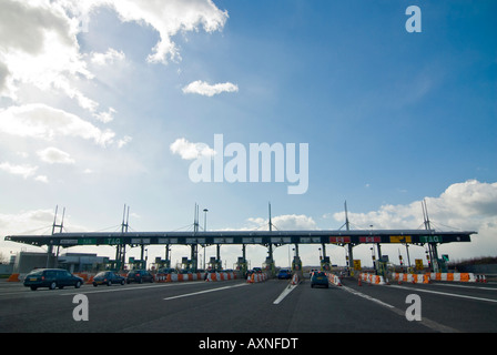 Horizontale Ansicht des Zweiten Severn Bridge [ail groesfan Hafren] aka der Prinz von Wales Brücke (Pont Tywysog Cymru) Mautstellen. Stockfoto