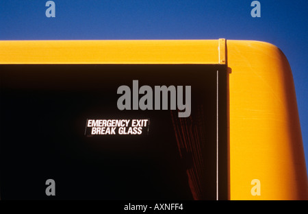 Melden Sie auf Heckscheibe des Omnibusses sagen Retter Emergency Exit Pause Glas Stockfoto