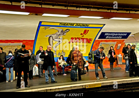 Paris Frankreich Metro Pendler trainieren Montparnasse Stockfoto