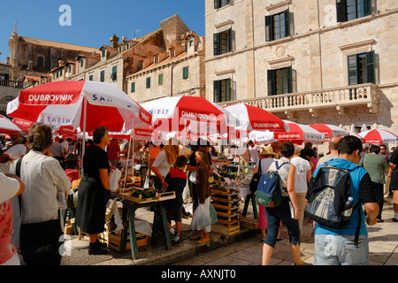 Anstrengenden Vormittag Markt in Gundulic Platz in Dubrovnik Dalmatien Kroatien Stockfoto