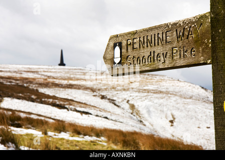 Wegweiser zu Stoodley Pike, Bestandteil der Pennine Way, Calderdale Stockfoto