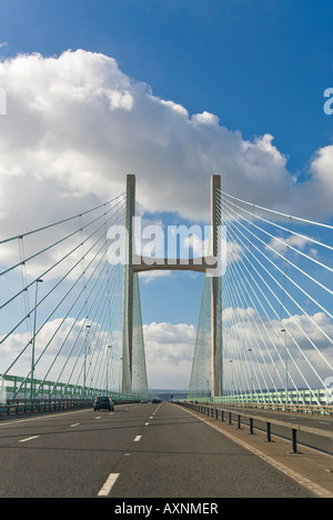 Vertikale in der Nähe des zweiten Severn Bridge [ail groesfan Hafren] aka der Prinz von Wales Brücke (Pont Tywysog Cymru) der "Severn-Estuary-Kreuzung. Stockfoto