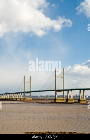 Vertikale Ansicht des Zweiten Severn Bridge [ail groesfan Hafren] aka der Prinz von Wales Brücke (Pont Tywysog Cymru) Überschreiten der Severn Estuary. Stockfoto